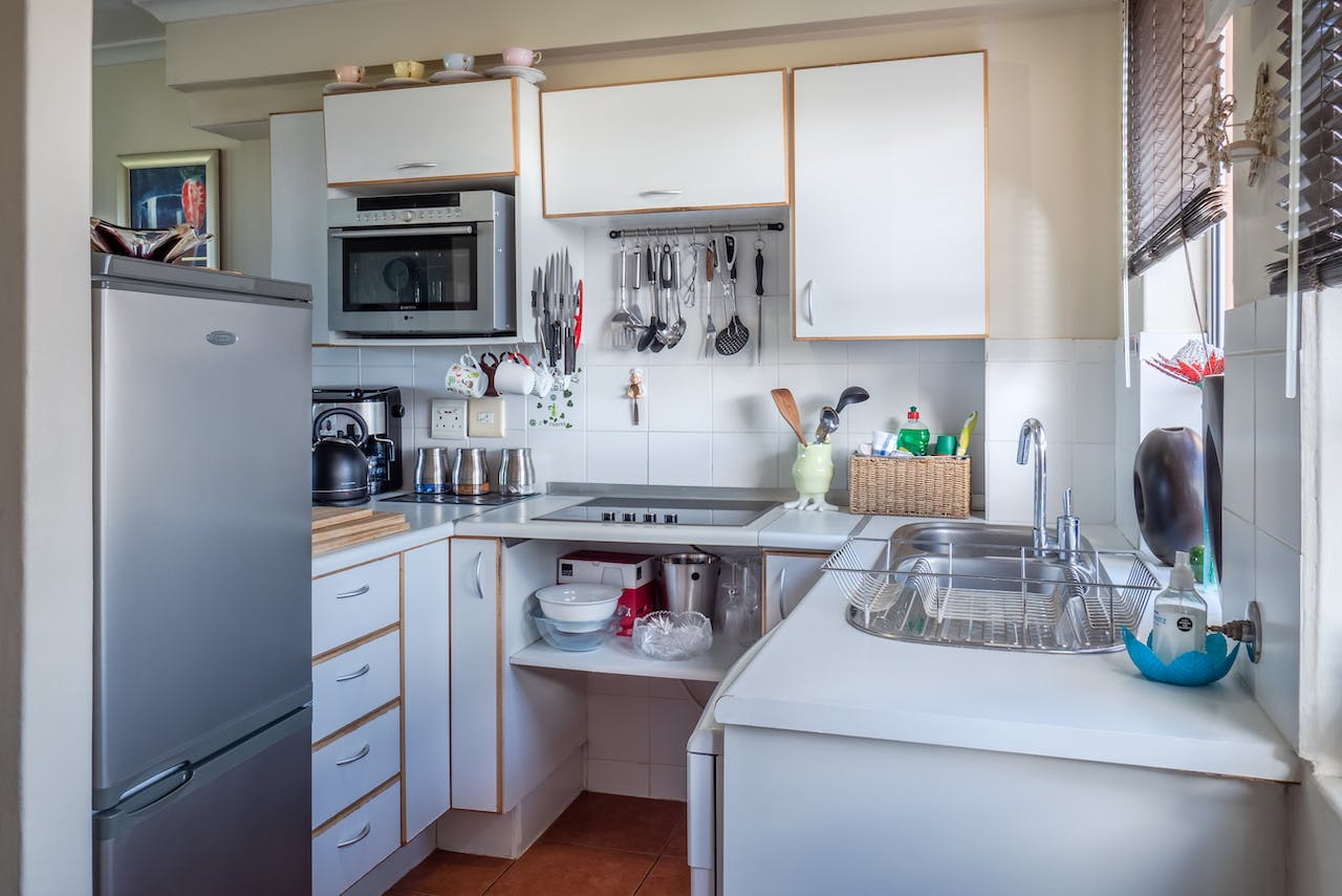 ¿Cómo saber cuándo es necesario lacar tu cocina?